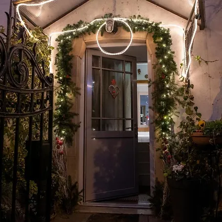 Au-dessus Du Jardin Climatise Apartment
